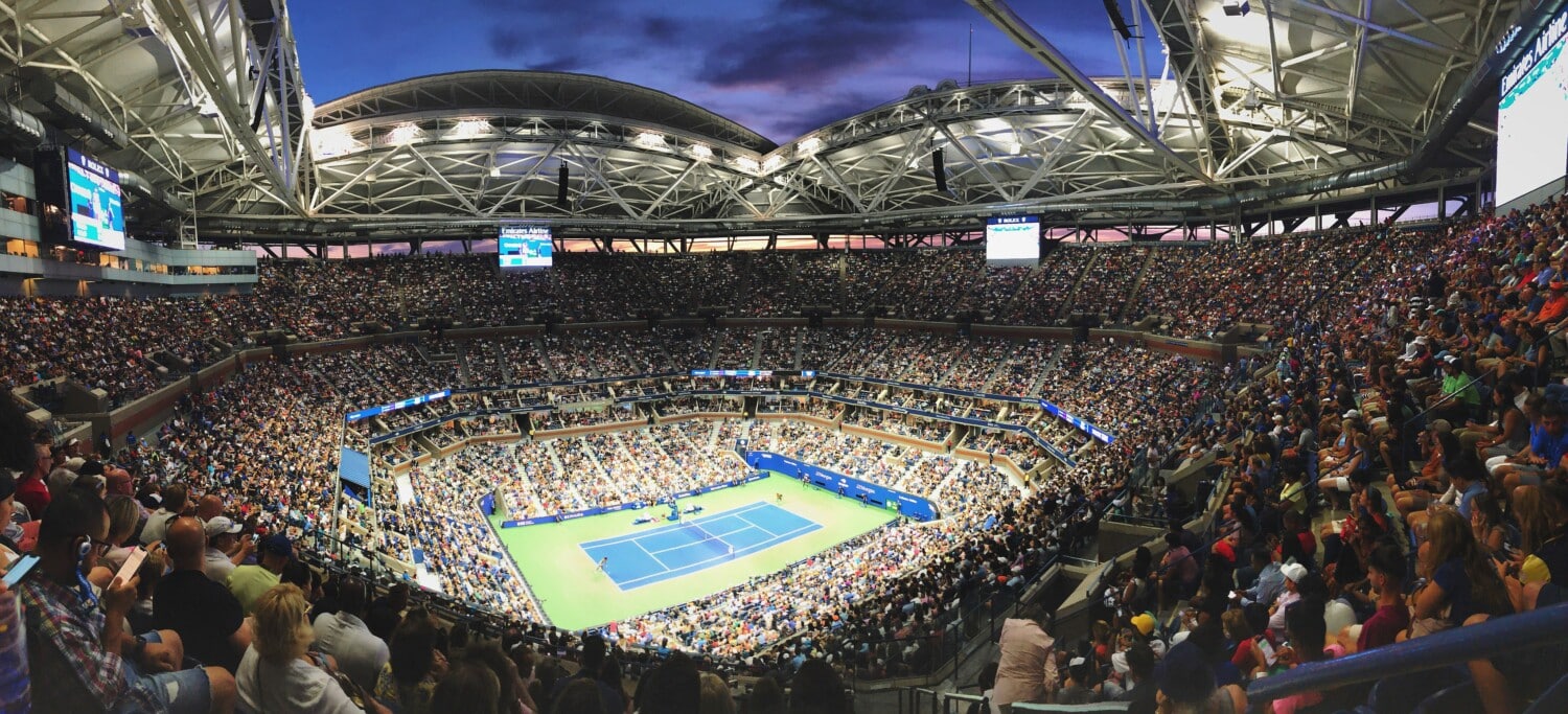 Trybuny turnieju US Open podczas 2019 roku. Widok z perspektywy widza.