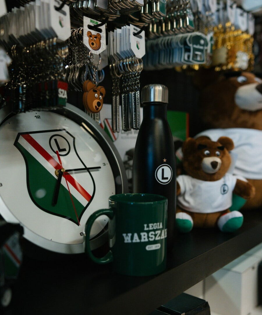 Legia Warszawa zniechęca kibiców do kupowania podrabianych koszulek