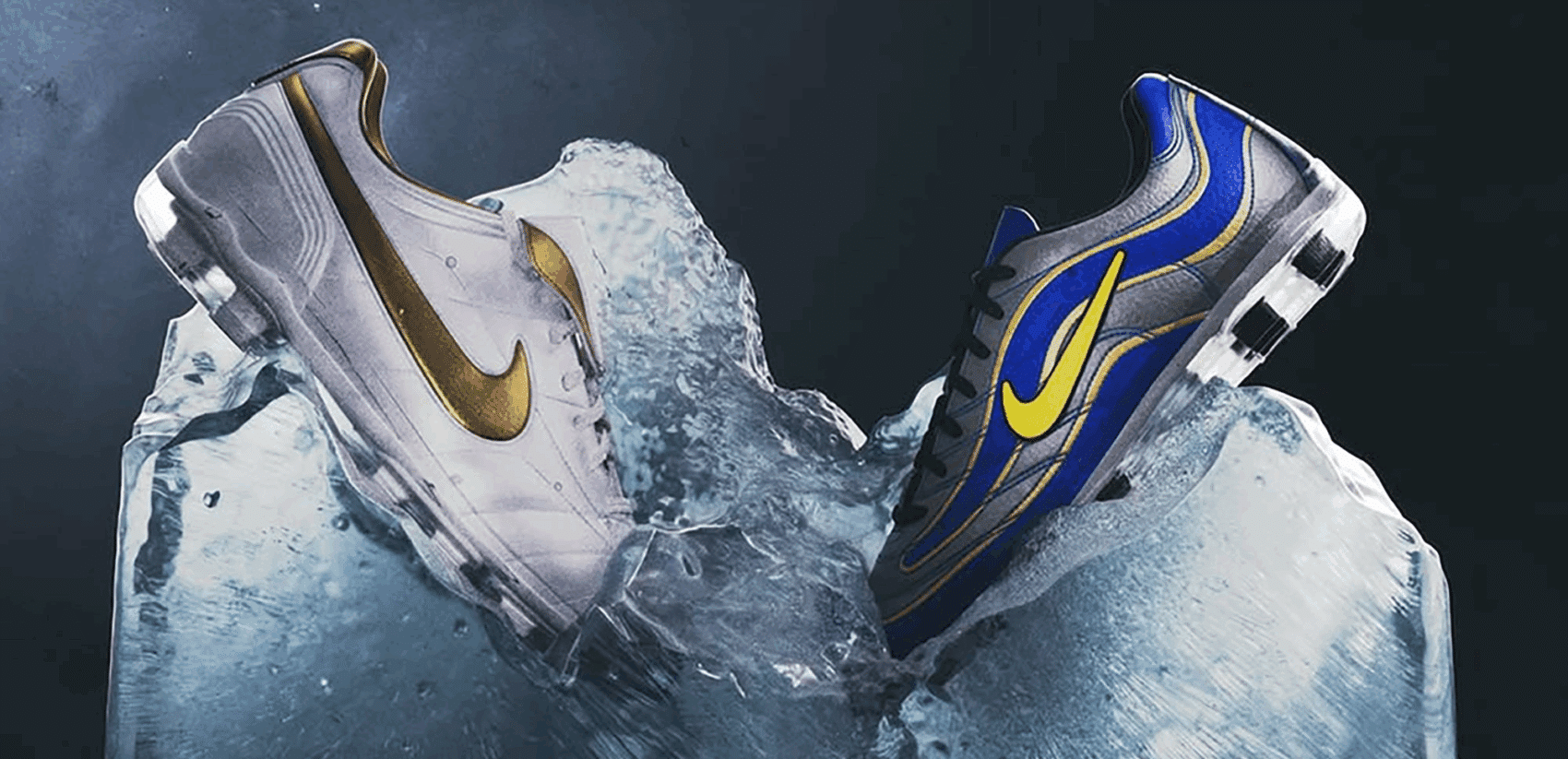Dwie sportowe buty Nike, jedna w białej kolorystyce ze złotym logo, druga w niebiesko-czarnej kolorystyce z żółtym logo, zatopione w dużej bryle lodu na ciemnym tle.