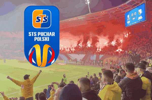 Logo STS Puchar Polski na tle stadionu pełnego kibiców i odpalonych rac podczas meczu piłkarskiego.