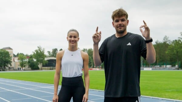 Jakub Patecki i Natalia Bukowiecka stoją na lekkoatletycznej bieżni Stadionu Śląskiego przed startem w Diamentowej Lidze 2025
