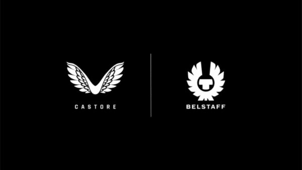Białe logotypy Castore i Belstaff umieszczone obok siebie na czarnym tle, symbolizujące współpracę marek premium z branży odzieżowej
