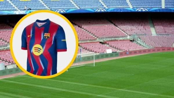 Czwarta koszulka FC Barcelona sezon 2025/26 w czerwono-niebieskie nieregularne paski z logo Nike i klubowym herbem, zaprojektowana na 20. rocznicę zwycięstwa nad Realem Madryt w El Clásico 2005