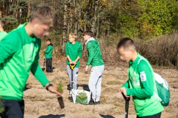 Warta Poznań uruchamia akcję „Ale Zasadził!”. Dzięki niej w tym sezonie zielono-biali posadzą blisko 2600 drzew. Partnerem Regionalna Dyrekcja Lasów Państwowych w Poznaniu.