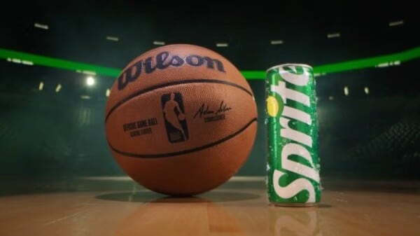 Ikoniczna reklama Sprite NBA z piłką Wilson, puszką Sprite.