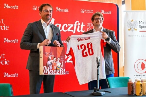 Maczfit nowym partnerem Reprezentacji Polski w siatkówce! Sprawdź szczegóły współpracy z PZPS, plany dietetyczne dla kadry oraz konkursy z biletami dla kibiców.
