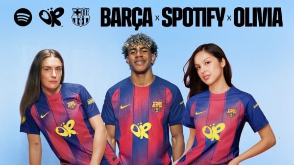 Alexia Putellas, Lamine Yamal oraz Olivia Rodrigo prezentują limitowane koszulki meczowe FC Barcelony z żółtym logo artystki „OR” na przodzie, przygotowane przez Spotify na mecz El Clásico.