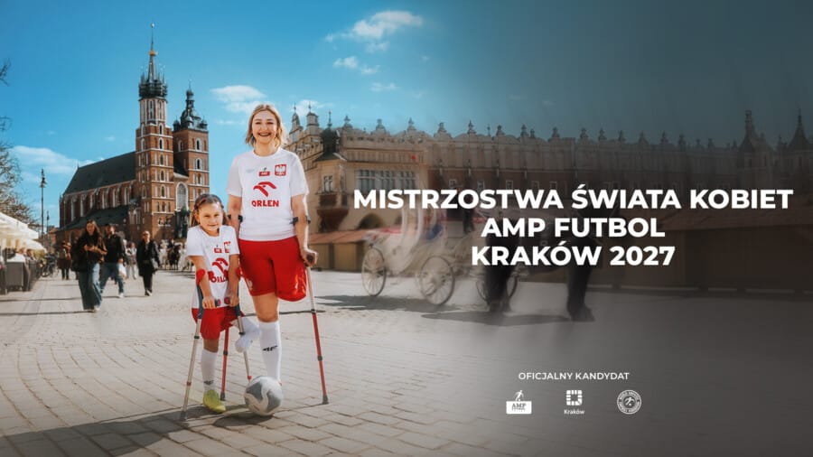Dwie zawodniczki amp futbolu na tle Krakowa z napisem „Mistrzostwa Świata Kobiet Amp Futbol Kraków 2027” i oznaczeniem „oficjalny kandydat”.