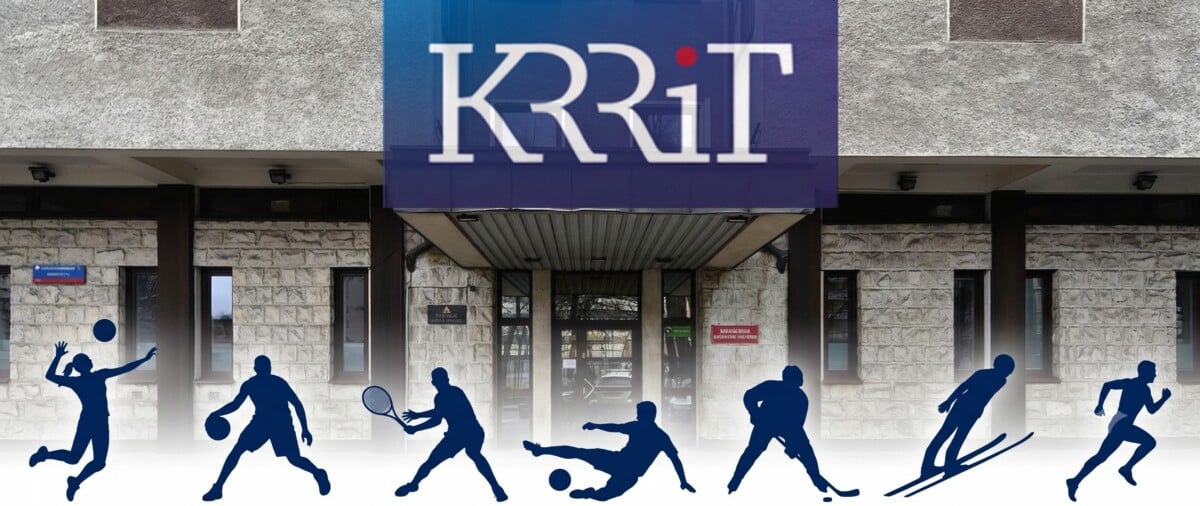 Budynek KRRiT z logo i sylwetki sportowców: siatkarz, koszykarz, tenisista, piłkarz, hokeista, skoczek narciarski, biegacz. Grafika o darmowych transmisjach.